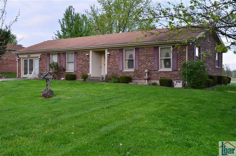 401 Haddix St, Harrodsburg, KY 40330 - photo 1