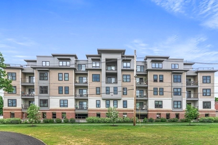 3 Bennett St unit 201, Wakefield, MA 01880 - photo 1