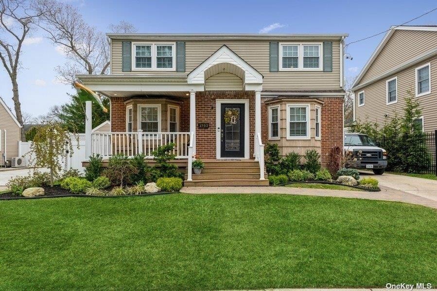 Sold $895,000 • Co-Listing Agent