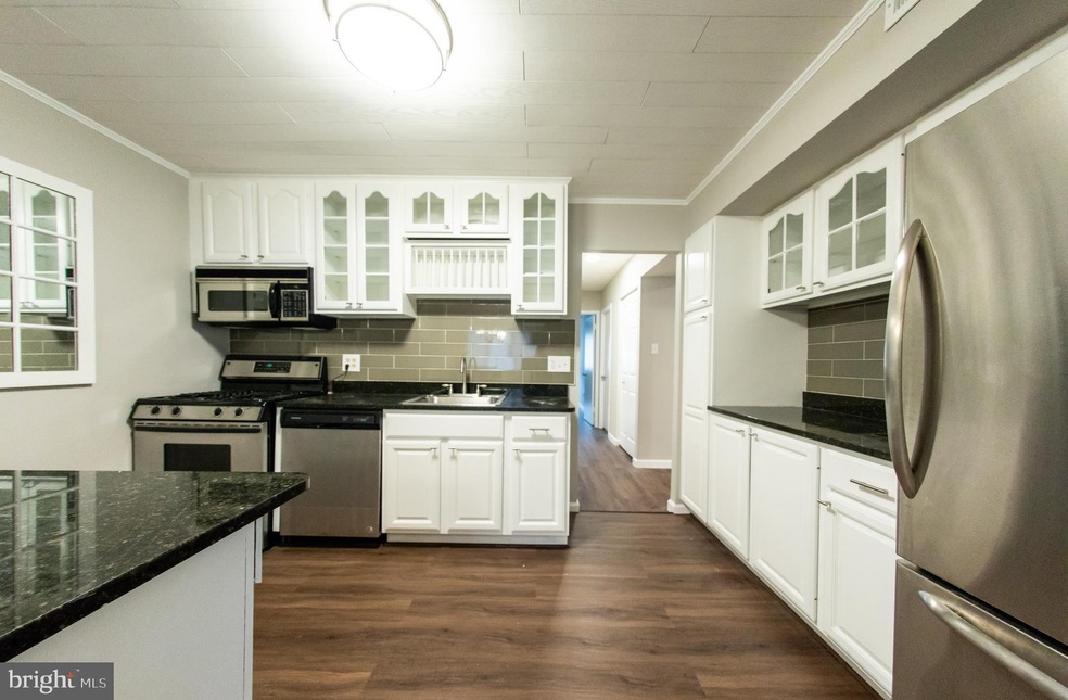 1671 Parkcrest Cir unit 301, Reston, VA 20190 - photo 1