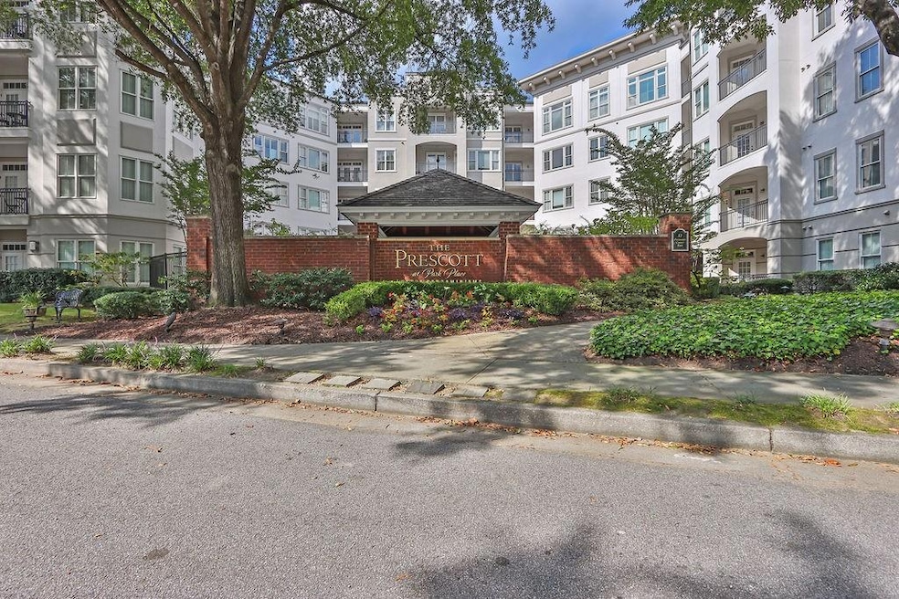 For Sale $320,000 • Co-Listing Agent
