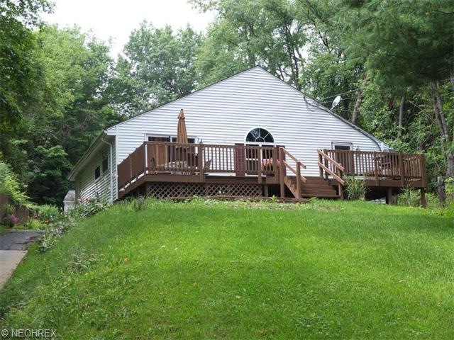 Ranch home on private nearly an acre lot with 2 ca