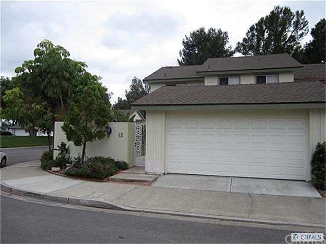 End Unit- lots of parking