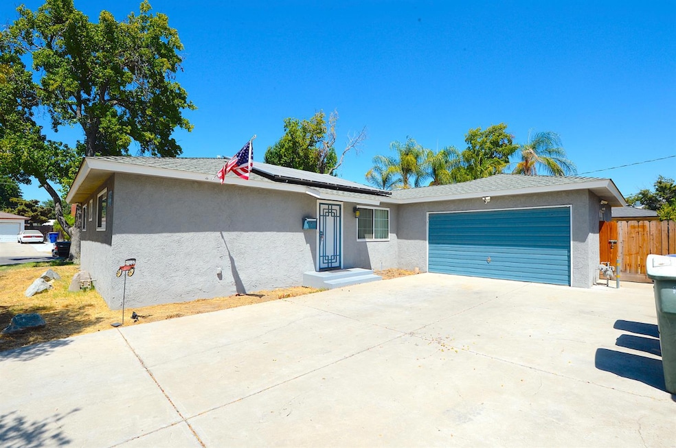 4843 E Oslin Ave, Fresno, CA 93727 - photo 1