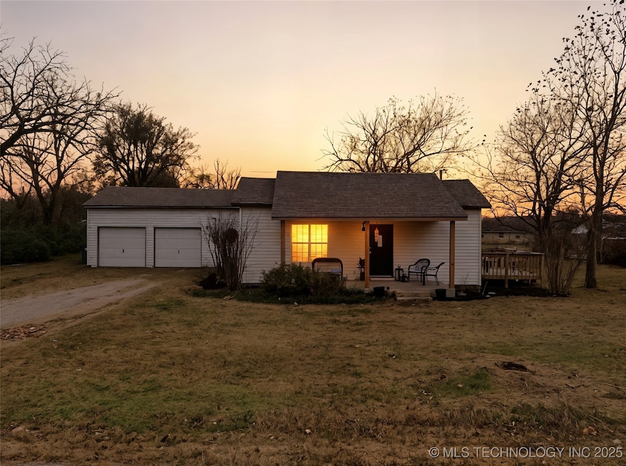 1417 E Oak St, Cushing, OK 74023 - photo 1