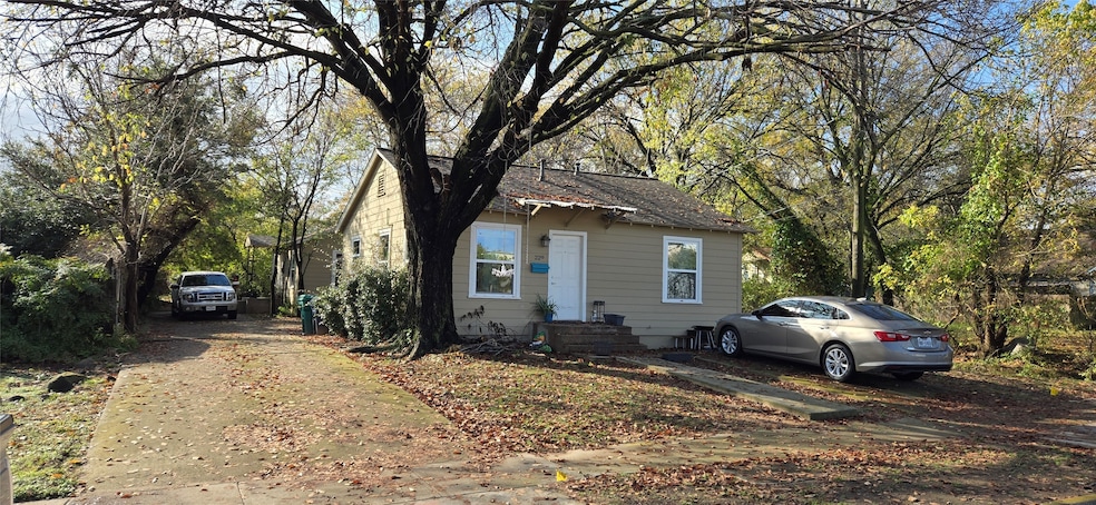 229 W Sycamore St, Denton, TX 76201 - photo 1