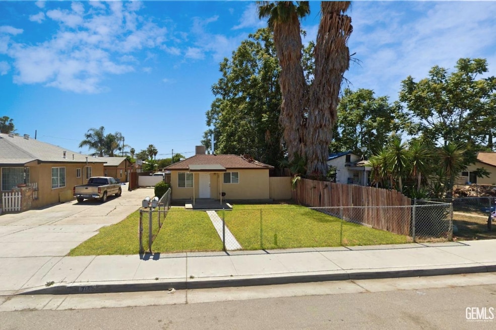 713 Decatur St, Bakersfield, CA 93308 - photo 1