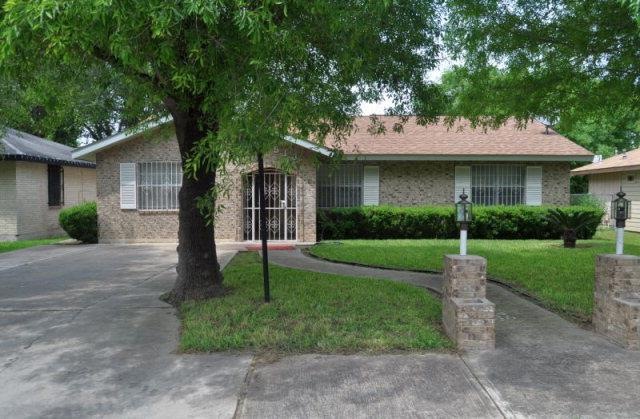 518 Martinez Ave, Alamo, TX 78516 - photo 1