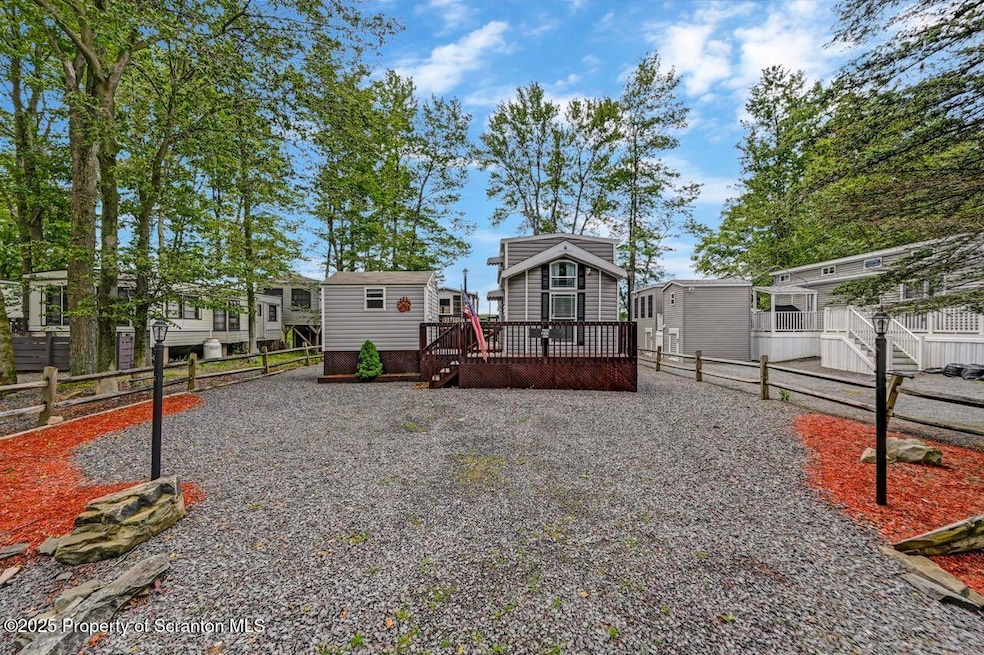 wl752 N Lake View unit WL-752, Covington Township, PA 18424 - photo 1