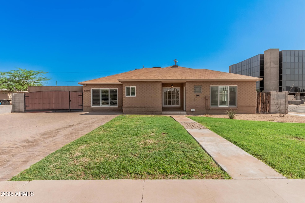 1201 E Almeria Rd, Phoenix, AZ 85006 - photo 1