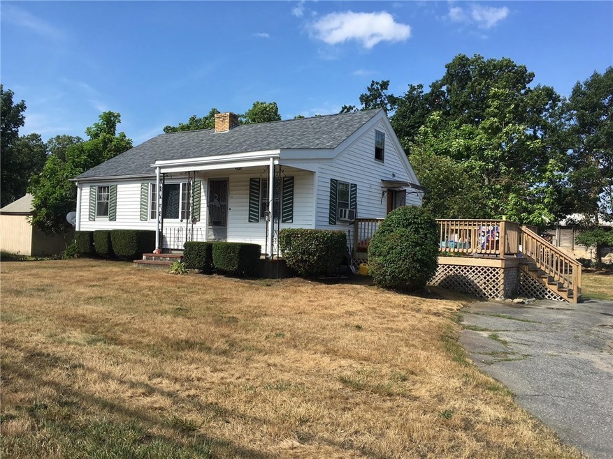 653 Metacom Ave, Warren, RI 02885 - photo 1