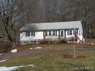 151 E Dorsey Ln, Poughkeepsie, NY 12601 - photo 1