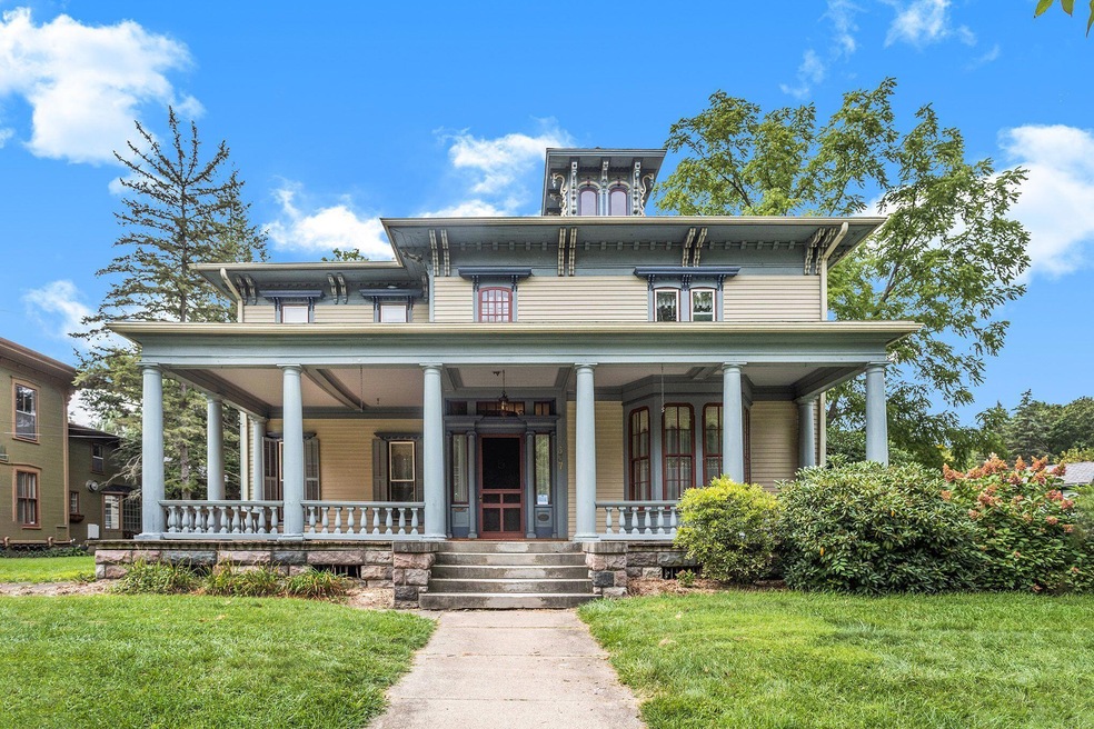 337 N Kalamazoo Ave, Marshall, MI 49068 - photo 1