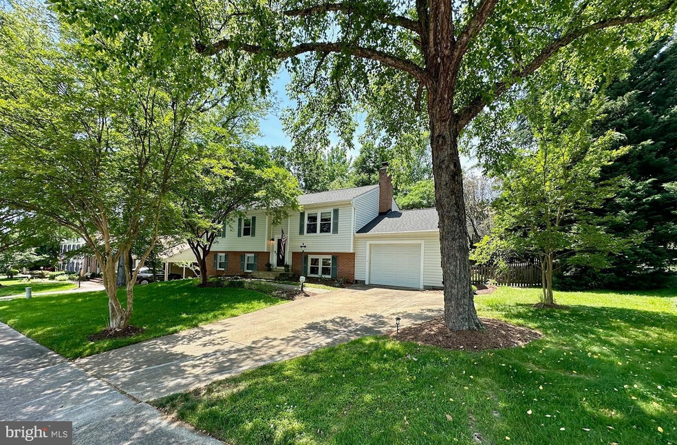 6900 Stonebridge Ct, Alexandria, VA 22306 - photo 1