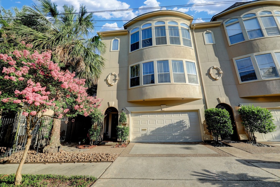 1977 Indiana St, Houston, TX 77019 - photo 1