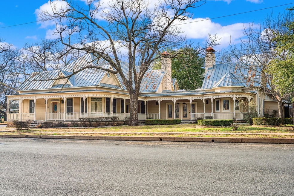 110 S Bowie St, Fredericksburg, TX 78624 - photo 1