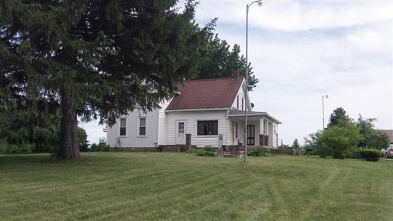 1402 E 300 S, La Porte, IN 46350 - photo 1