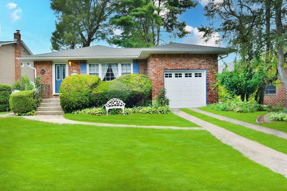 20 Devine Ave, Syosset, NY 11791 - photo 1