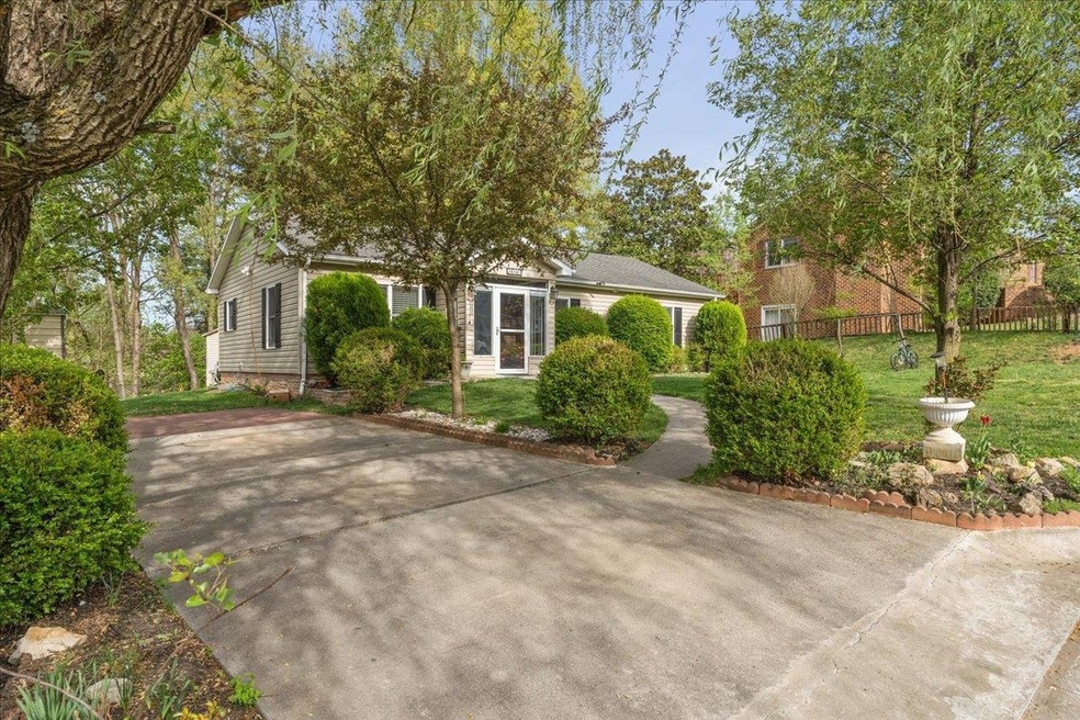 3040 Horseshoe Ln, Harrisonburg, VA 22801 - photo 1