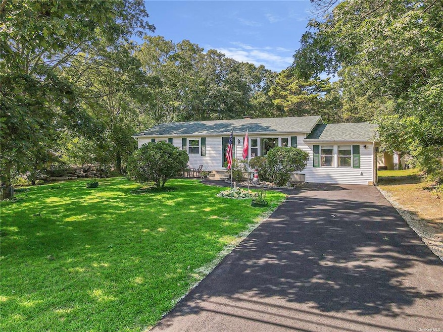 39 Country Rd, Medford, NY 11763 - photo 1