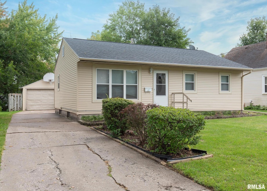 2415 29 1 2 St, Rock Island, IL 61201 | MLS# RMAQC4246799