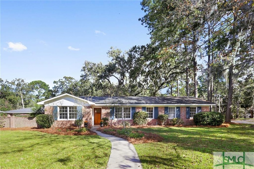 Enjoy Isle Of Hope Living in this wonderfully remo