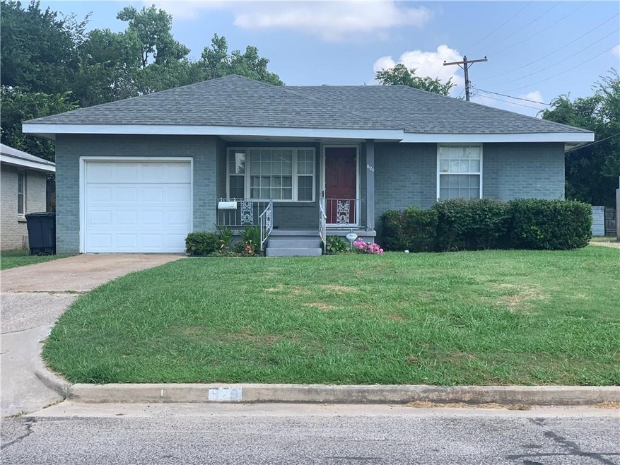 520 W Kirk St, Shawnee, OK 74801 - photo 1