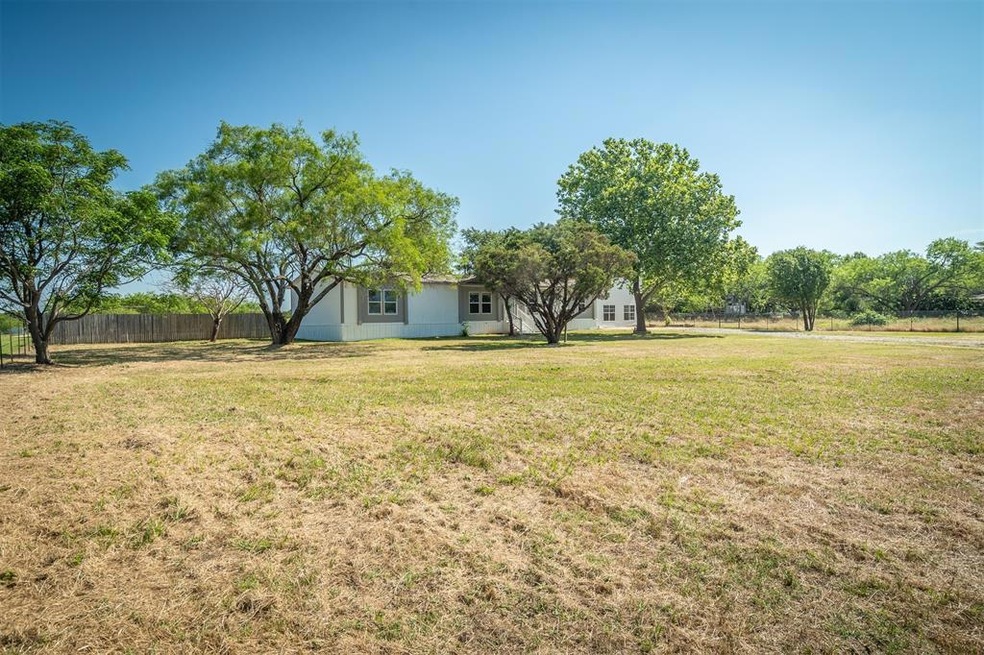 1813 Conveyor Dr, Joshua, TX 76058 - photo 1