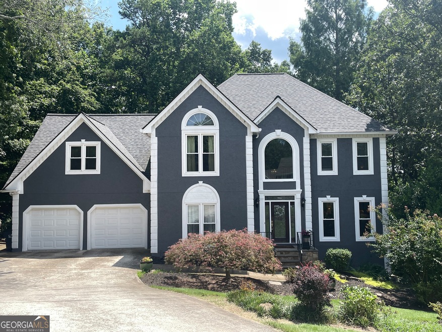 Front of home featuring 2 car garage