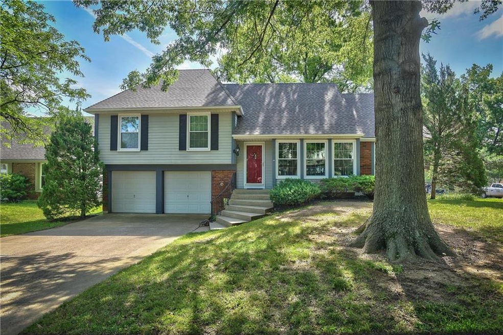 7717 Westgate Dr, Shawnee, KS 66216 - photo 1