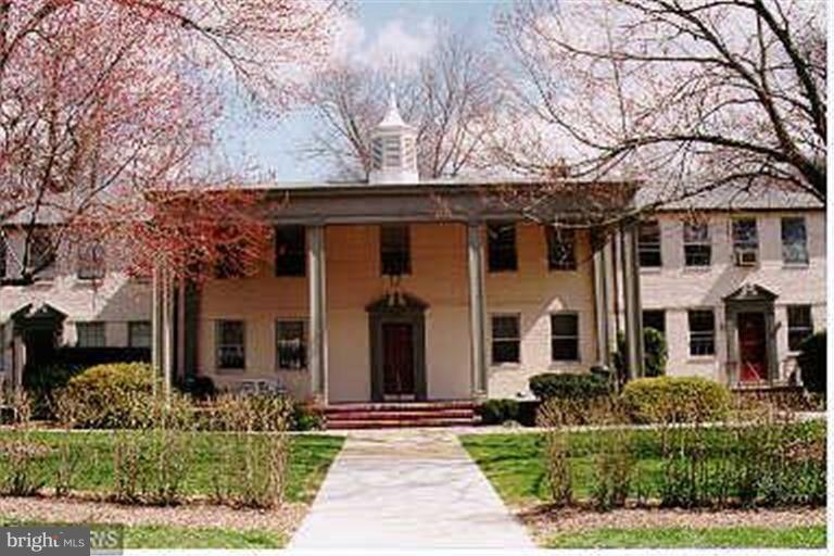 5203 Falls Rd unit 18, Baltimore, MD 21210 - photo 1