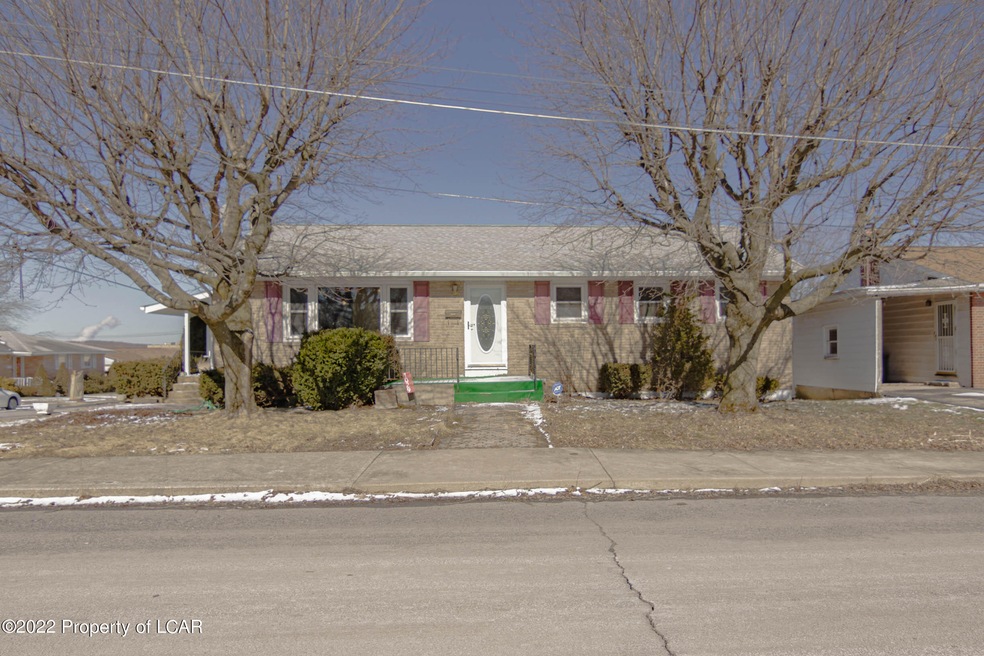 1029W19thSt01