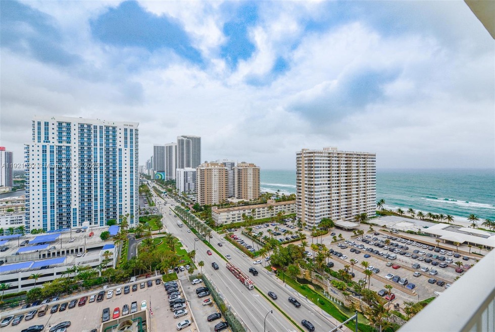 The Hemispheres unit 17H, Hallandale Beach, FL 33009 - photo 1