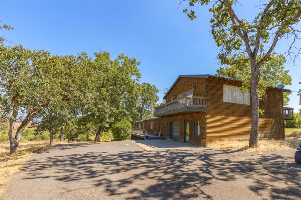 11773 Highway 62, Eagle Point, OR 97524 - photo 1