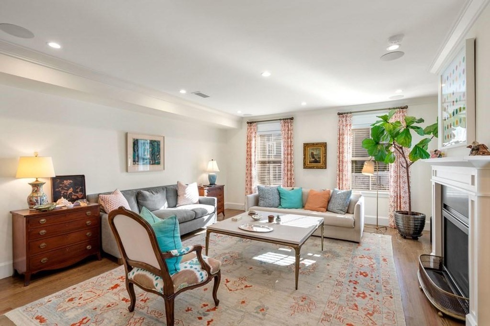 683 Hammond St unit B, Chestnut Hill, MA 02467 - photo 1