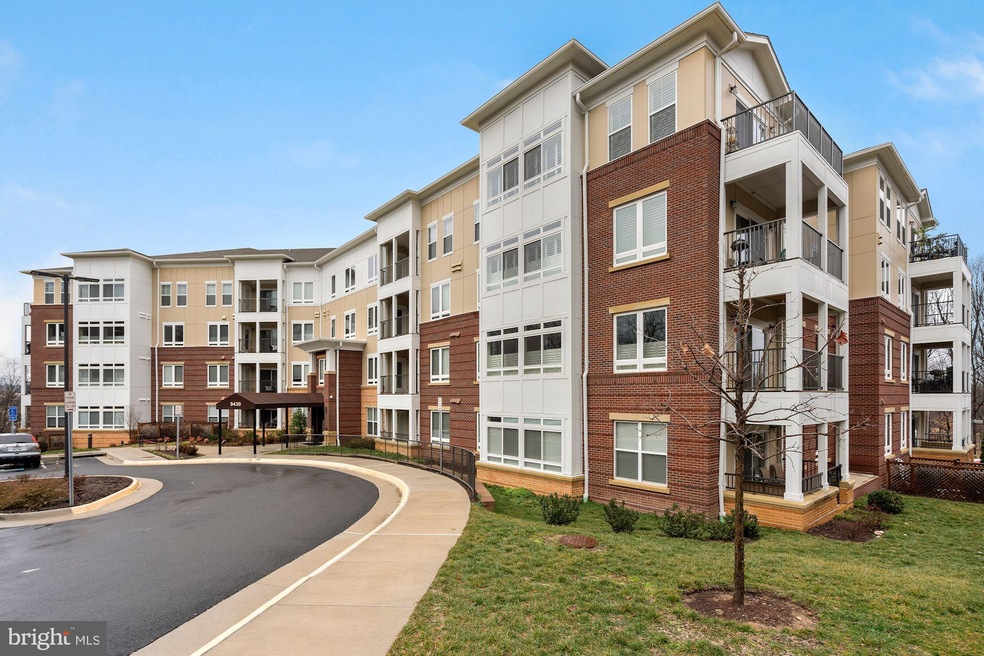 9430 Silver King Ct unit 103, Fairfax, VA 22031 - photo 1