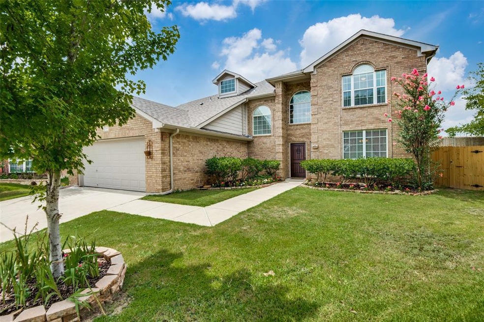 CHARMING 5 bedroom, 3.5 bathroom home with huge private yard located on cul-de-sac is a must see in North Fort Worth..