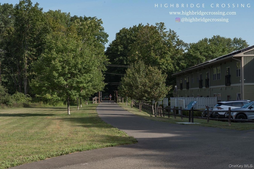 128 Vineyard Ave unit 106, Highland, NY 12528 - photo 1