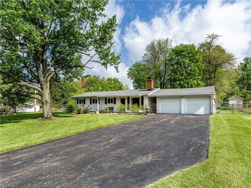 620 Robinhood Dr, Aurora, OH 44202 - photo 1