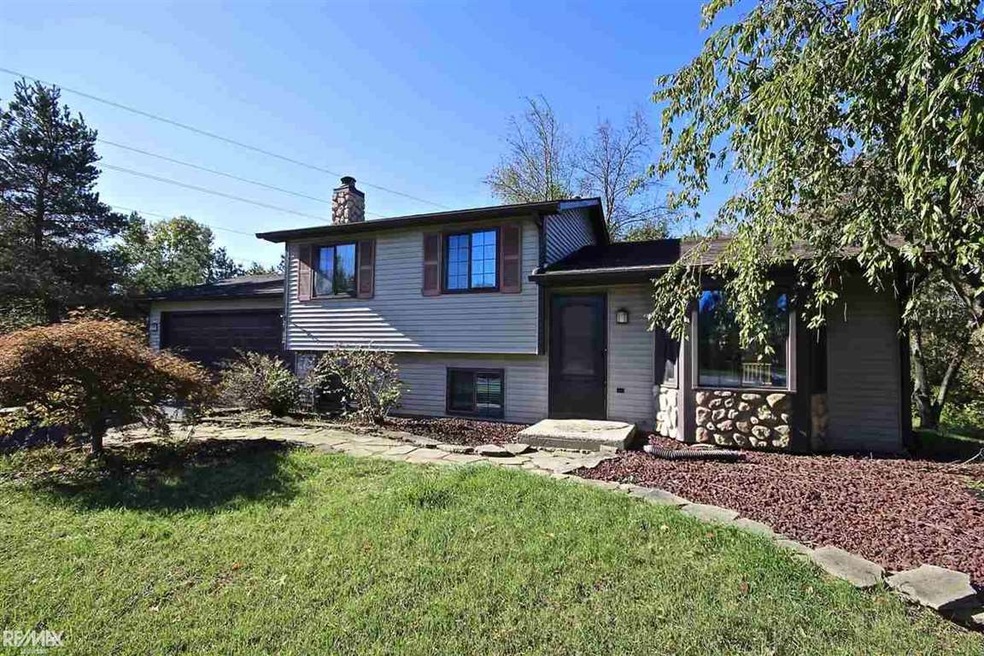 2732 Pheasant Ct, Rochester, MI 48306 - photo 1