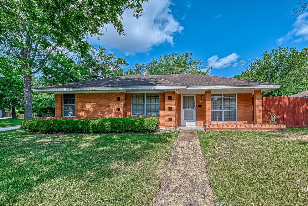10301 Kelburn Dr, Houston, TX 77016 - photo 1