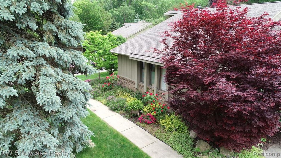 7630 Linden Dr unit K20, West Bloomfield, MI 48324 - photo 1