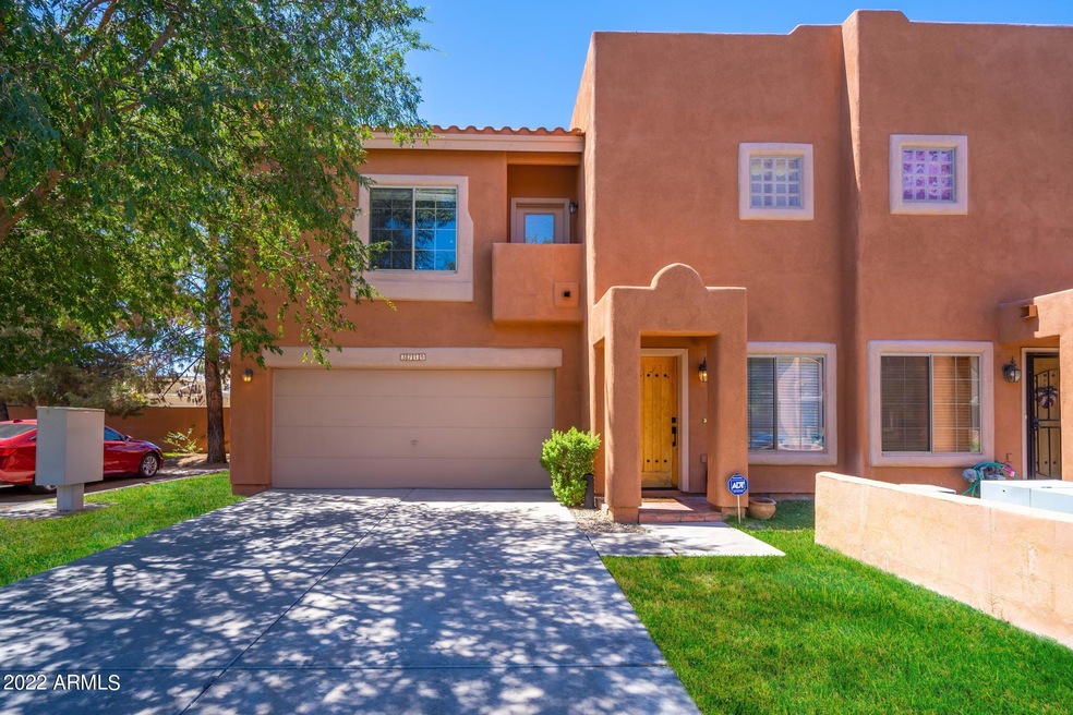 1-web-or-mls-3719 E Mitchell Dr - 002