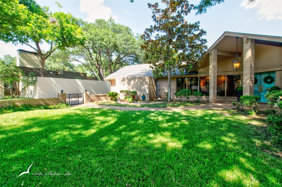 Welcome home to 4 Trafalgar Square. This exquisite