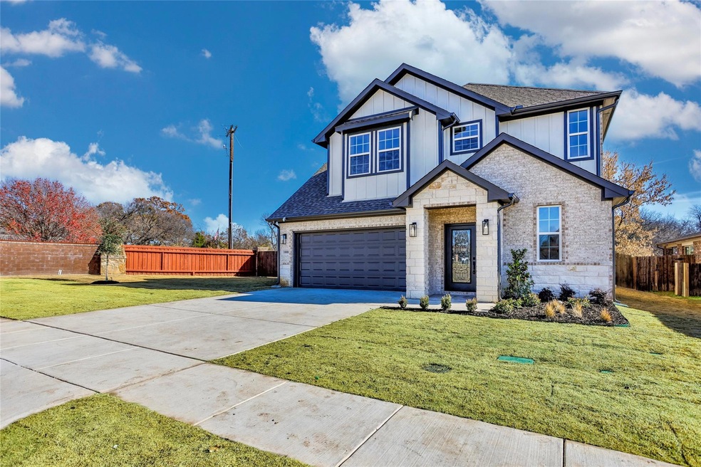 1008 Montrose Ave, Gainesville, TX 76240 - photo 1