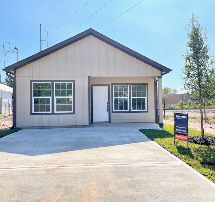 5127 Golden Forest Dr, Houston, TX 77091 - photo 1