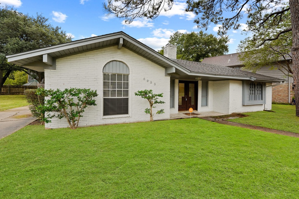5923 Bent Bough Ln, Houston, TX 77088 - photo 1