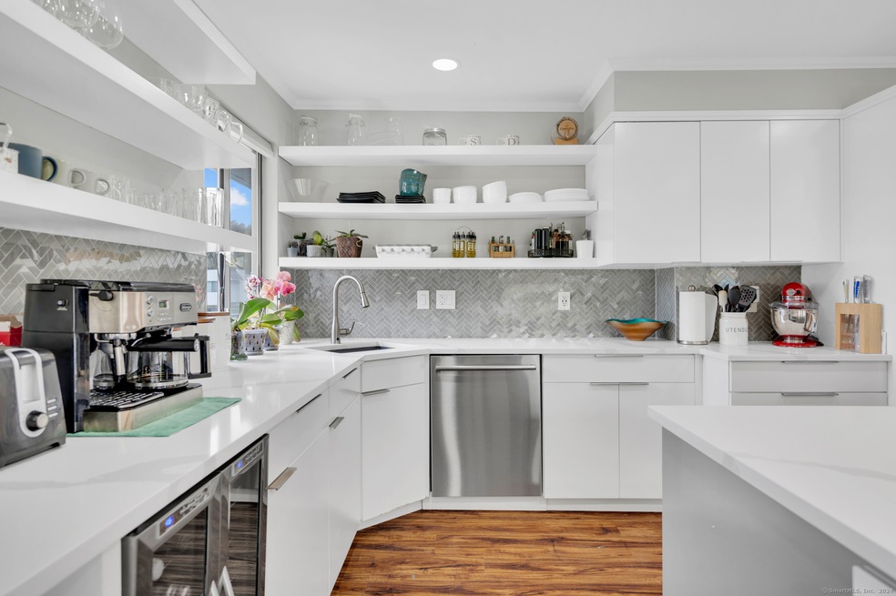 39 Riverside Ave unit 3B, Stamford, CT 06905 - photo 1