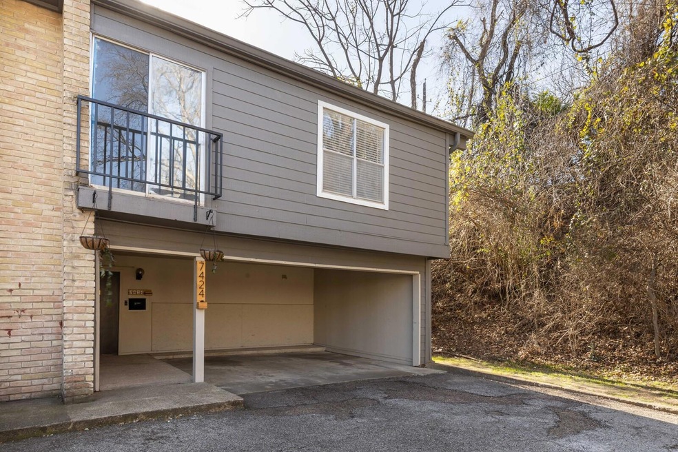 7424 E Northwest Hwy unit 108, Dallas, TX 75231 - photo 1