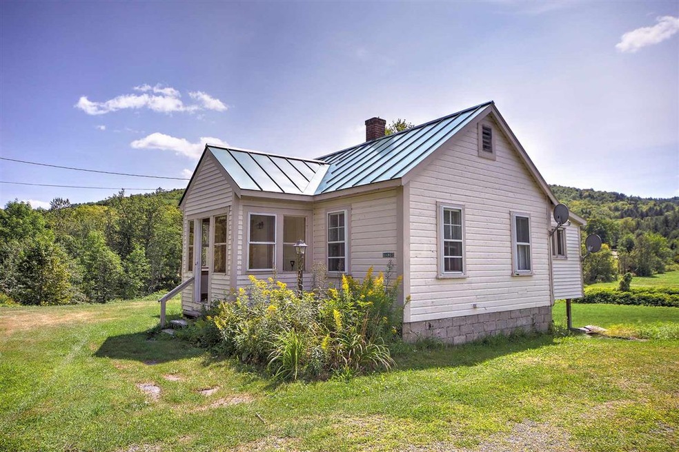 8836 Pomfret Rd, Pomfret, VT 05084 - photo 1